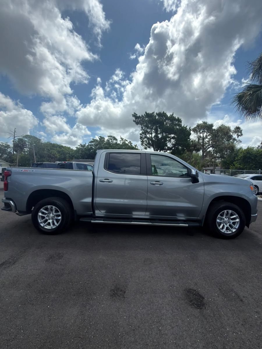 Used 2024 Chevrolet Silverado 1500 LT AWD/4WD image 4
