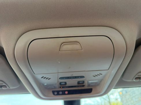 Used 2018 GMC Acadia SLT AWD/4WD image 34