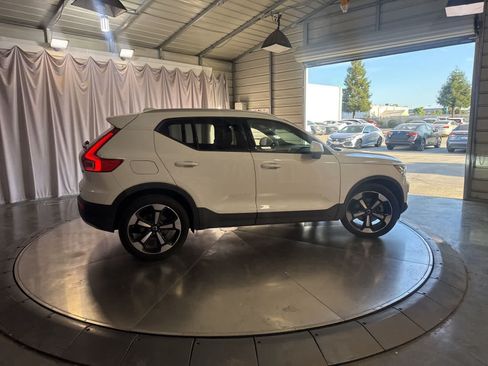 Used 2020 Volvo XC40 T5 Momentum AWD/4WD image 4