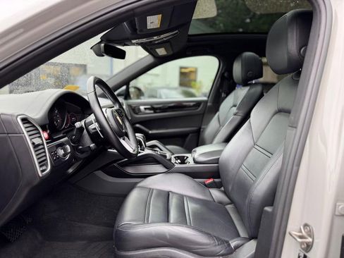 Used 2021 Porsche Cayenne Coupe AWD/4WD image 19