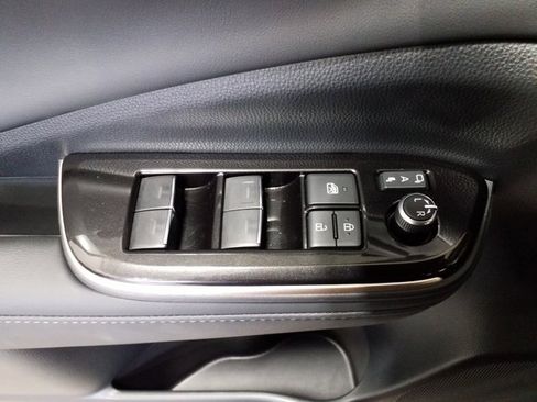 Used 2025 Toyota Crown Signia w/ Advanced Technology Package image 13