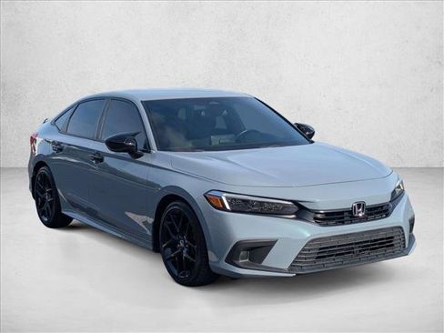 Used 2023 Honda Civic Sport image 3