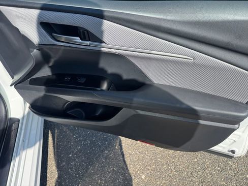 Used 2025 Toyota Camry SE w/ Convenience Package FWD image 17