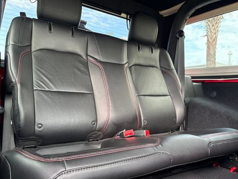 Used 2018 Jeep Wrangler Rubicon AWD/4WD image 25