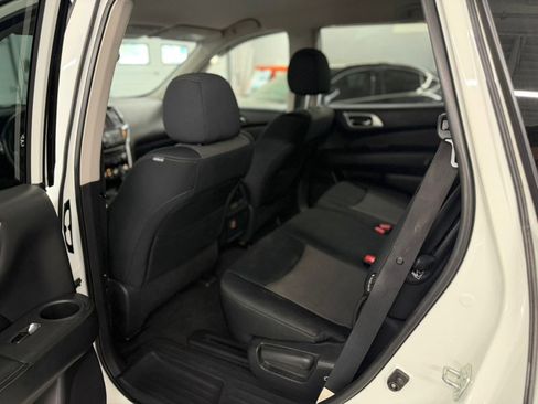 Used 2018 Nissan Pathfinder SV AWD/4WD image 31