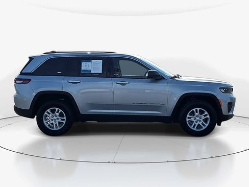 Used 2023 Jeep Grand Cherokee Laredo w/ Luxury Tech Group I image 4