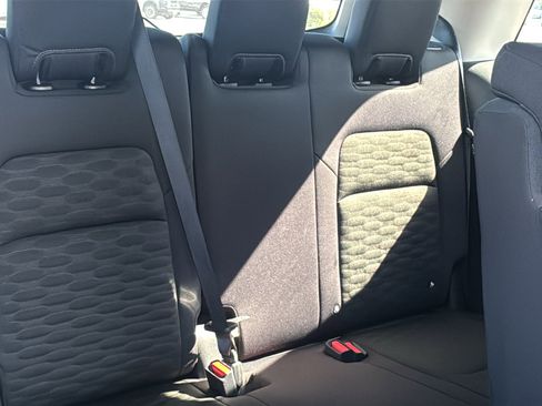 Used 2024 Nissan Pathfinder S image 15