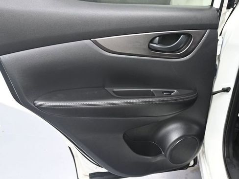 Used 2019 Nissan Rogue Sport S image 19