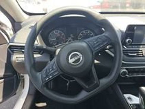 Used 2024 Nissan Altima 2.5 S FWD image 19