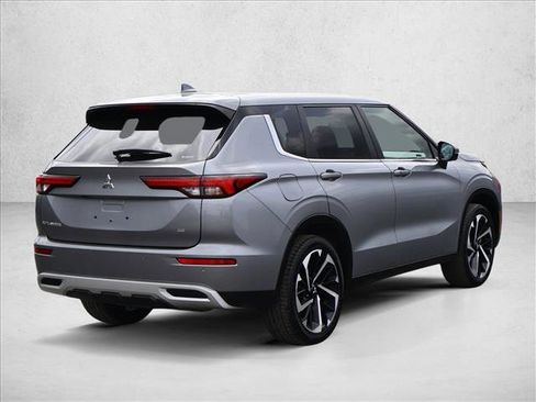 Used 2023 Mitsubishi Outlander SE AWD/4WD image 5