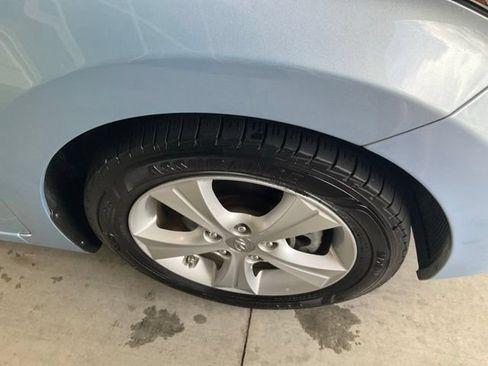 Used 2013 Hyundai Elantra FWD image 23