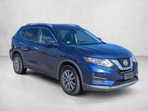 Used 2019 Nissan Rogue SV image 3