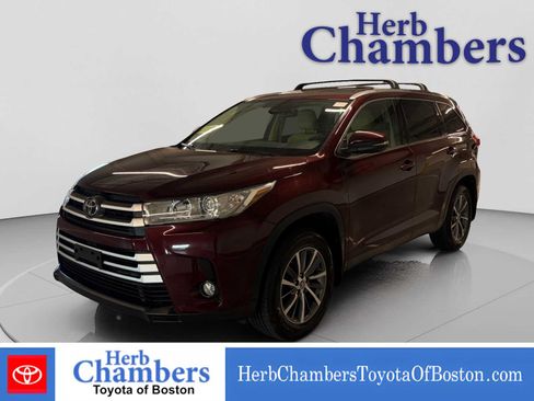 Used 2019 Toyota Highlander XLE AWD/4WD image 10