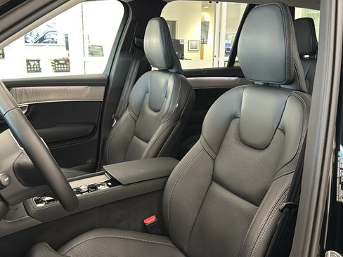 Used 2025 Volvo XC90 B6 Ultra w/ Protection Package Premier AWD/4WD image 23