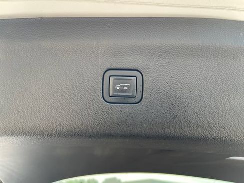 Used 2020 Buick Enclave Premium w/ Sun and Sites Package FWD image 17