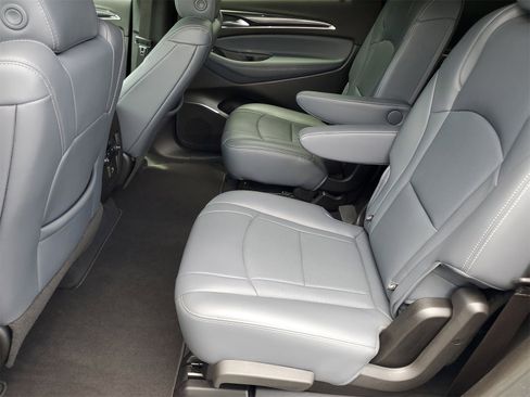 Used 2022 Buick Enclave Essence image 21