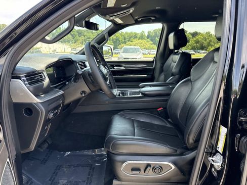 Used 2022 Jeep Wagoneer Series II AWD/4WD image 14