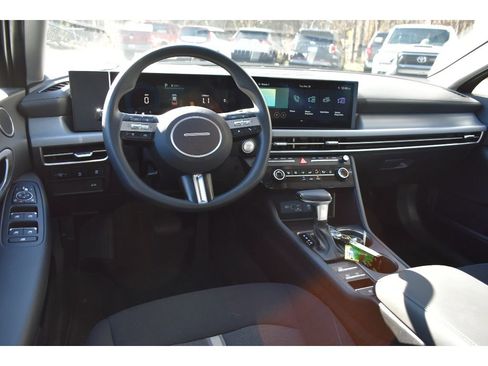 Used 2025 Hyundai Sonata SE image 12