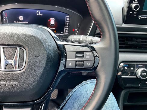 Used 2025 Honda Pilot Black Edition image 48