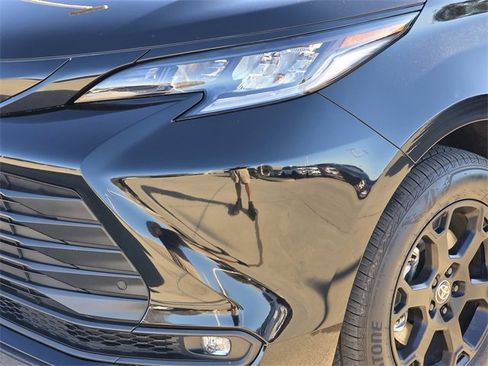 Used 2025 Toyota Sienna XLE Woodland Edition image 6
