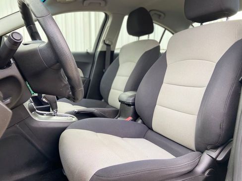 Used 2015 Chevrolet Cruze LS FWD image 12