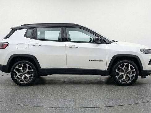 Used 2025 Jeep Compass Limited AWD/4WD image 11