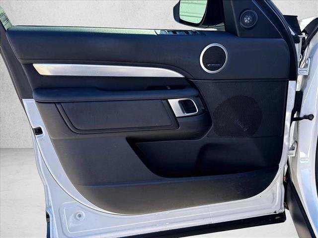 Used 2020 Land Rover Discovery Landmark AWD/4WD image 17
