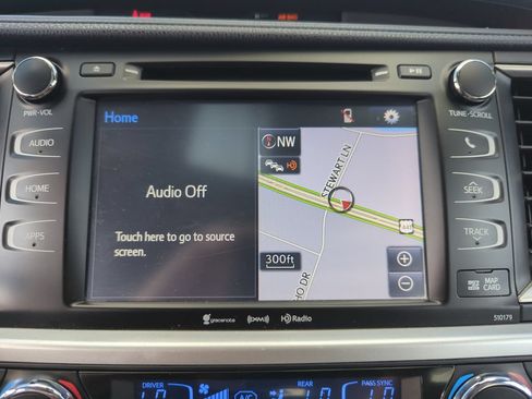 Used 2017 Toyota Highlander XLE FWD image 38