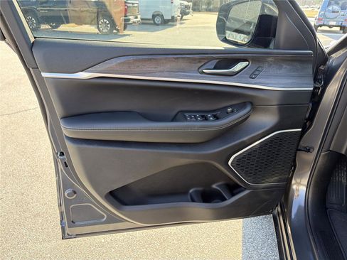 New 2026 Jeep Grand Cherokee Limited w/ Limited Altitude Package image 10