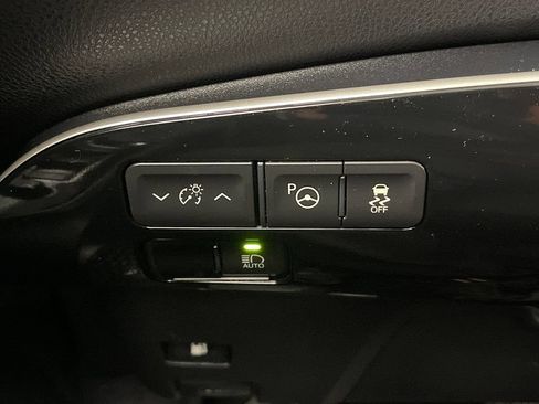 Certified 2019 Toyota Prius LE w/ Carpet Mat Package FWD image 28