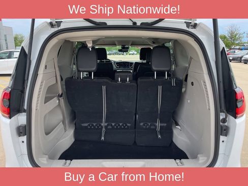 Used 2024 Chrysler Pacifica Touring-L FWD image 15