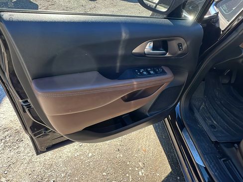 Used 2017 Chrysler Pacifica Limited w/ UConnect Theater Package image 14