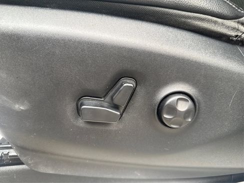 Used 2019 Chrysler Pacifica Touring-L FWD image 22