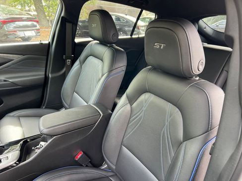 Used 2025 Buick Envista Sport Touring image 32