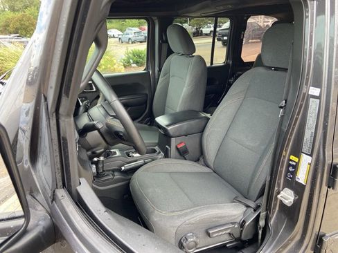 Used 2024 Jeep Wrangler Unlimited Sport AWD/4WD image 18