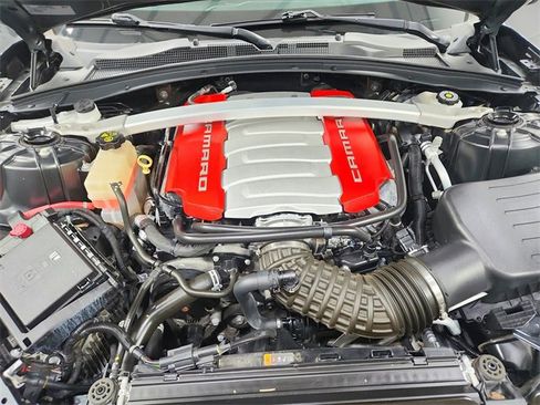 Used 2018 Chevrolet Camaro SS image 17