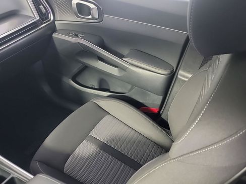 Certified 2025 Kia Sorento LX FWD image 22