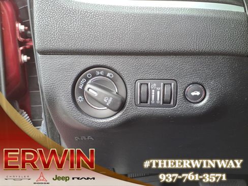 Used 2017 Chrysler 300 Limited w/ 300 Premium Group image 15