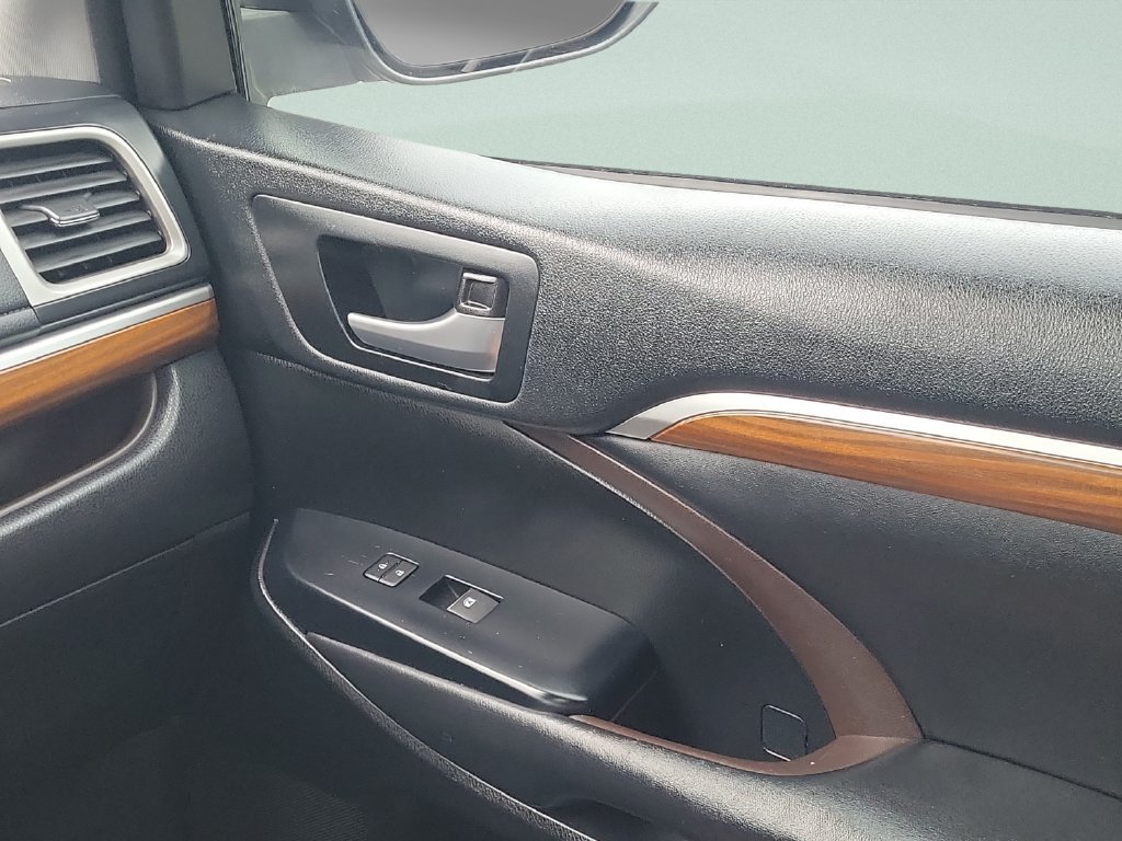 Used 2019 Toyota Highlander Limited AWD/4WD image 13