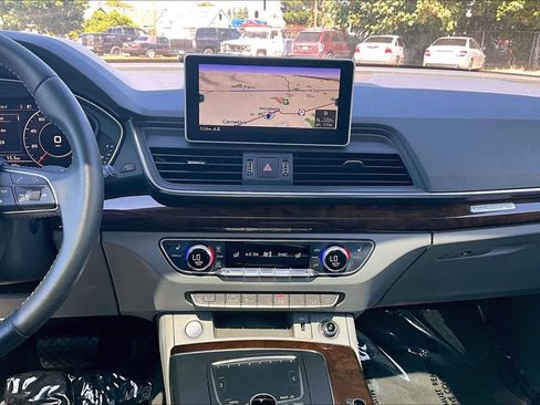 Used 2019 Audi Q5 3.0T Premium Plus w/ Premium Plus Package AWD/4WD image 8