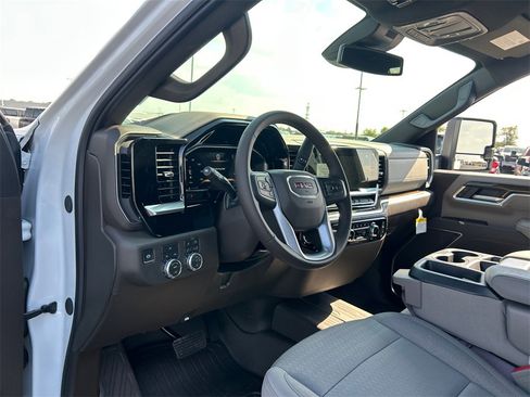New 2026 GMC Sierra 3500 SLE image 17