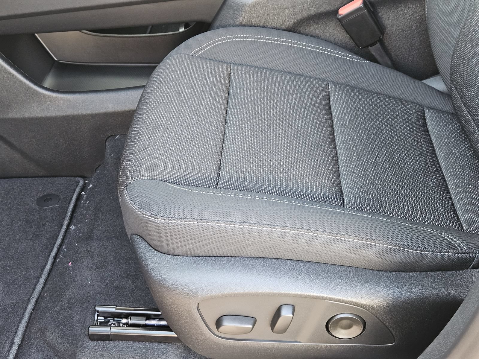 New 2027 Chevrolet Traverse LT FWD image 21