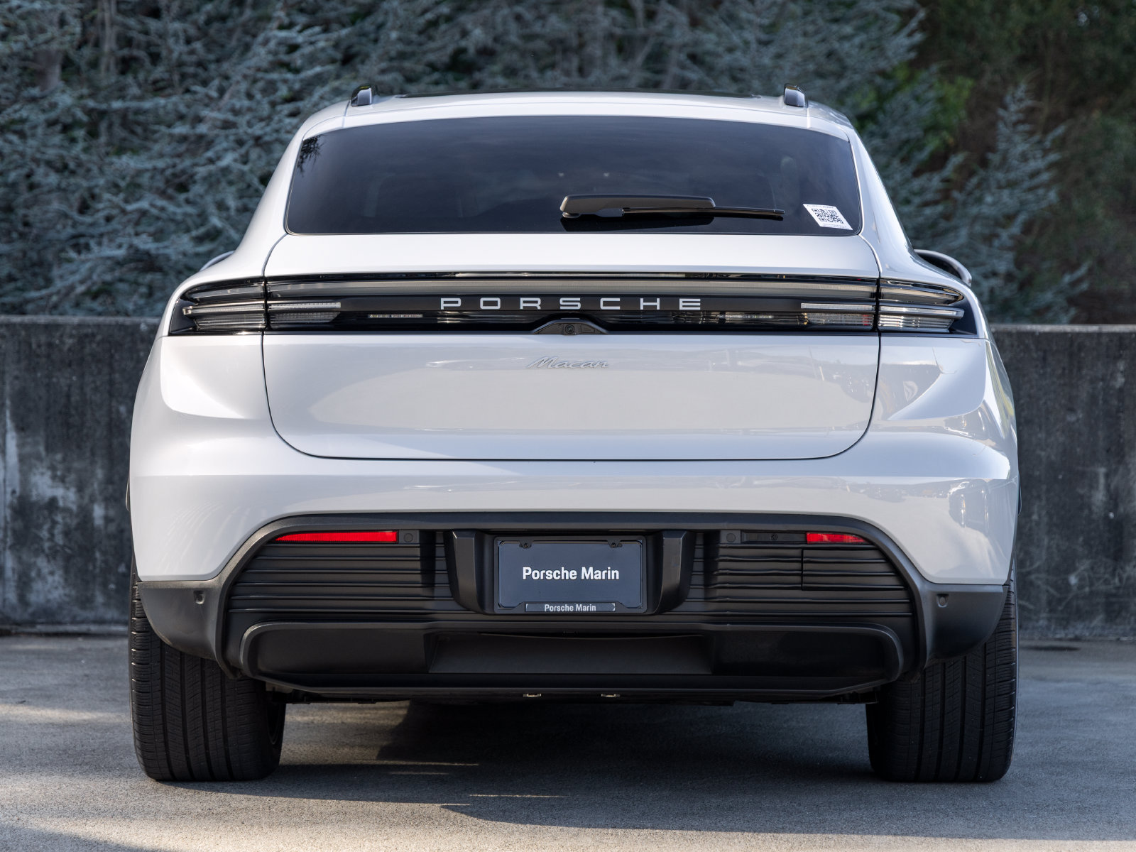 Certified 2025 Porsche Macan Electric RWD image 10