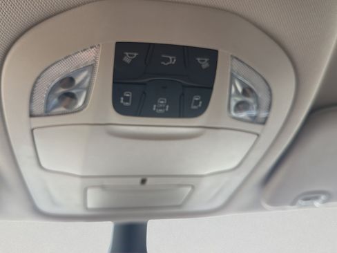 Used 2023 Chrysler Pacifica Touring-L FWD image 19