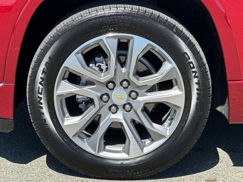 Used 2021 Chevrolet Traverse Premier FWD image 27