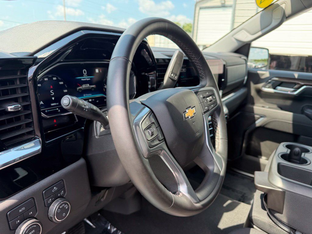Used 2023 Chevrolet Silverado 1500 LT AWD/4WD image 17
