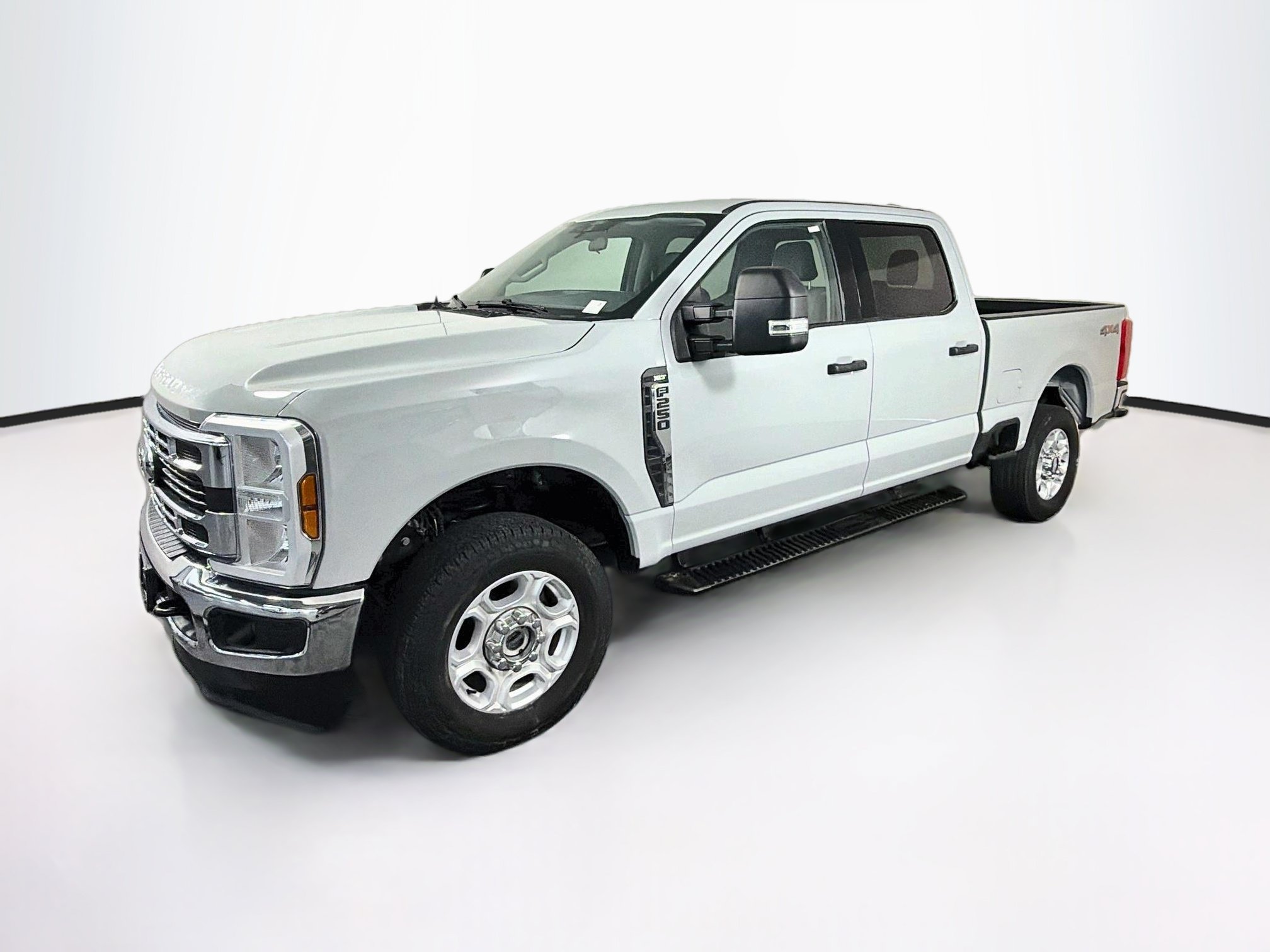Used 2025 Ford F250 XLT AWD/4WD image 3