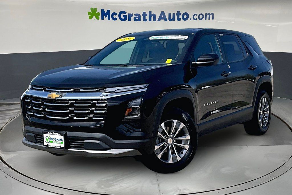 Used 2025 Chevrolet Equinox LT AWD/4WD image 3