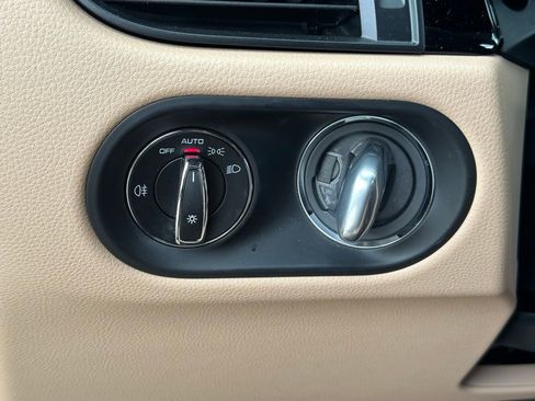 Certified 2023 Porsche Macan image 33