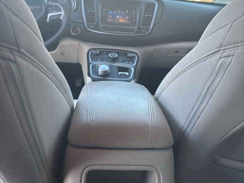 Used 2016 Chrysler 200 Limited image 23